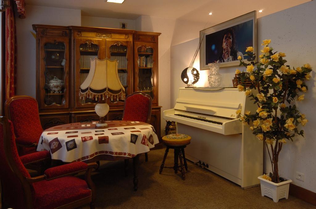 Hotel Du Lion D'Or Entraygues-sur-Truyere Phòng bức ảnh