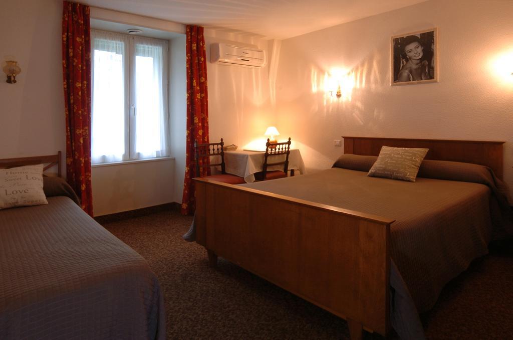Hotel Du Lion D'Or Entraygues-sur-Truyere Phòng bức ảnh